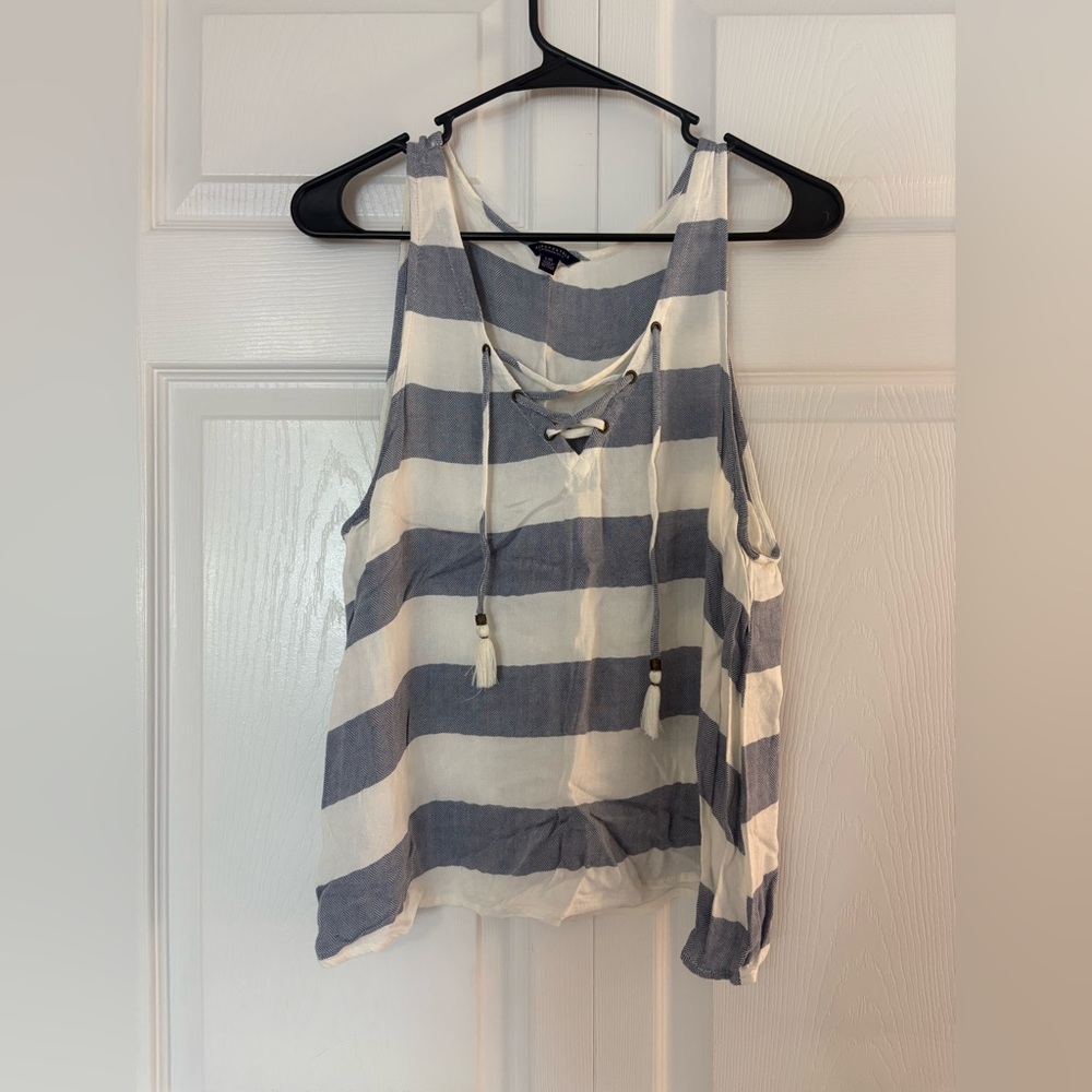 Aeropostale White and Gray Asymmetrical Tie Front Tank Top